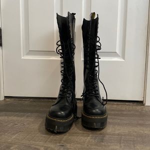 Dr. Martens Docs Britain platform 20 eye boot